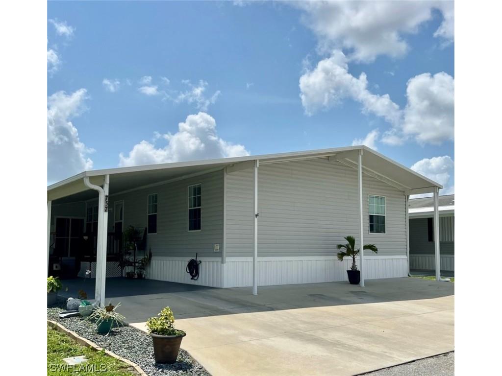 757 Knotty Pine Circle North Fort Myers FL 33917 223045153 image1