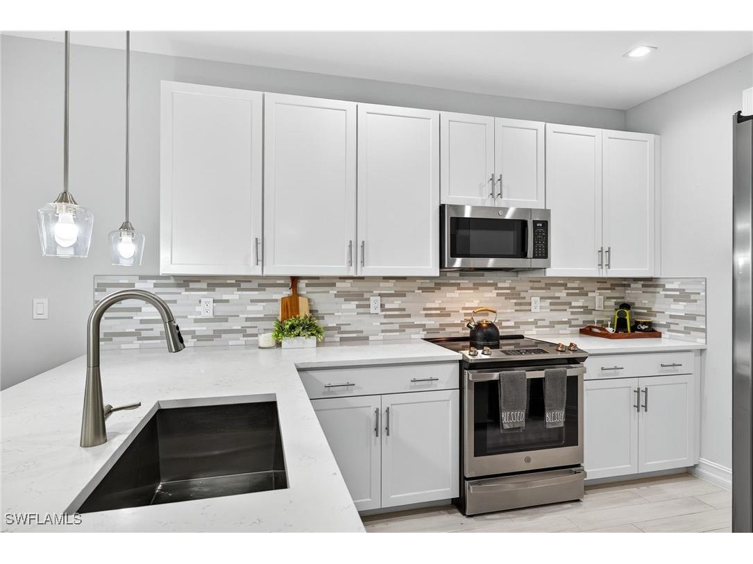 7570 Rockefeller Drive Naples FL 34119 225075345 image3