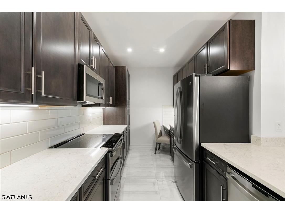 7572 Carnegie Way Naples FL 34119 226015247 image14