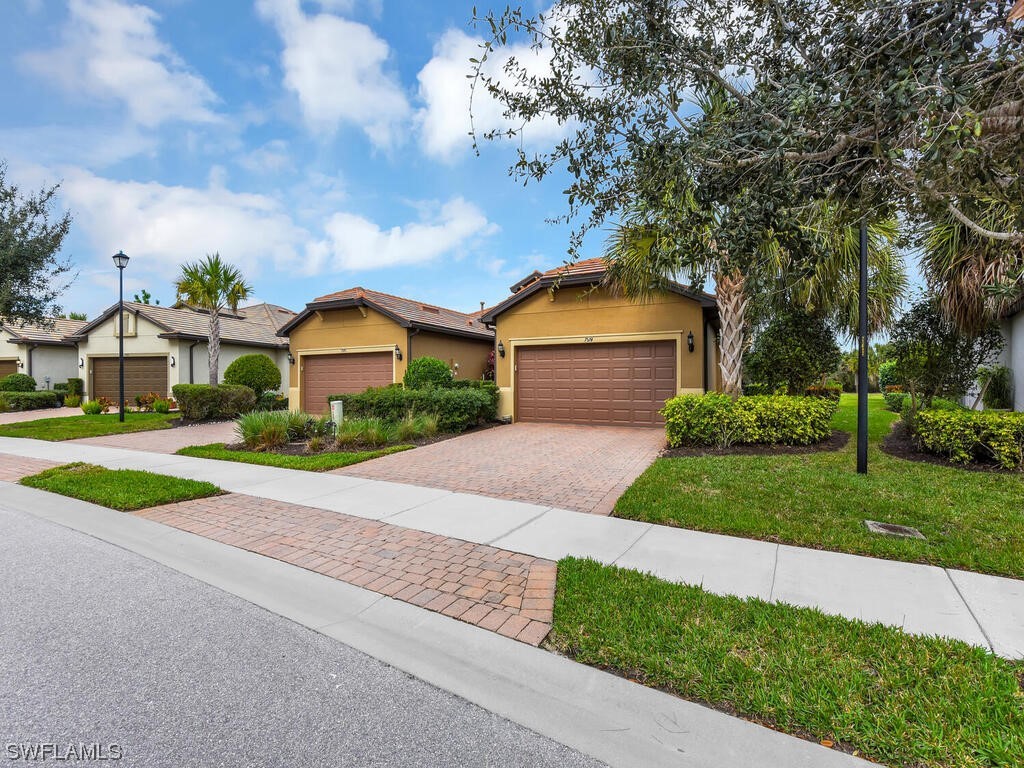 7574 Jacaranda Lane Naples FL 34114 224008394 image1
