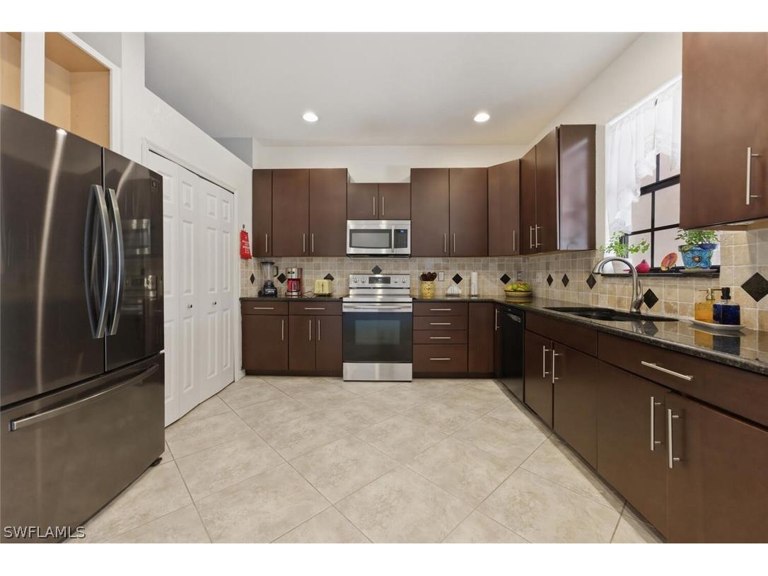 7577 Bristol Circle Naples FL 34120 226012384 image3
