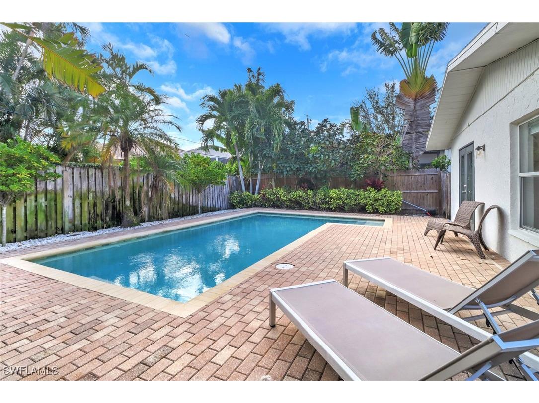 758 93rd Avenue N Naples FL 34108 225069222 image1