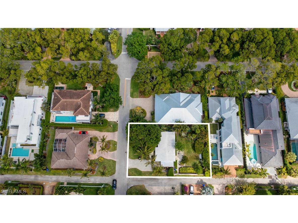 76 4th Street N Naples FL 34102 223023995 image1