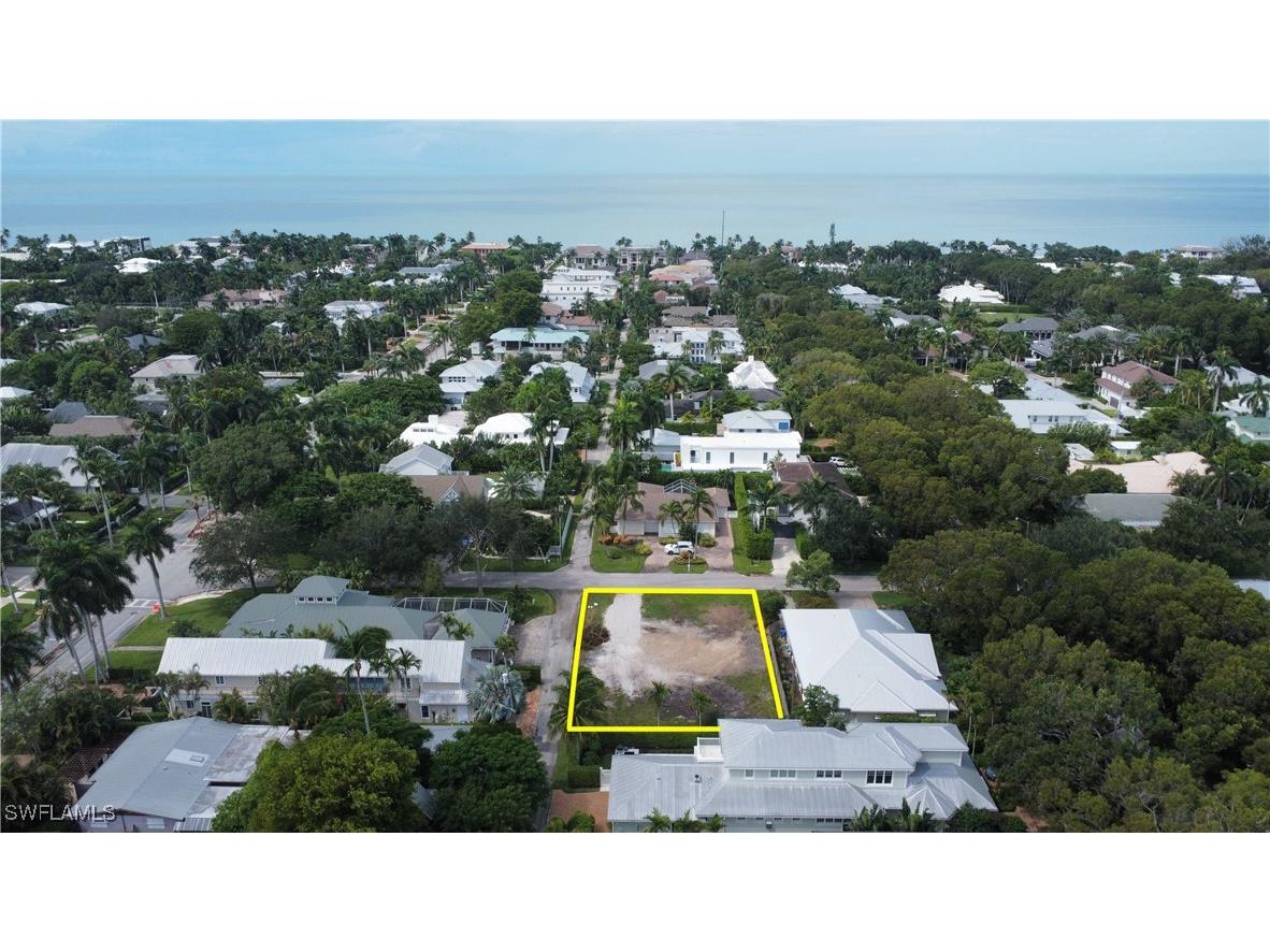 76 4th Street N Naples FL 34102 225065447 image1