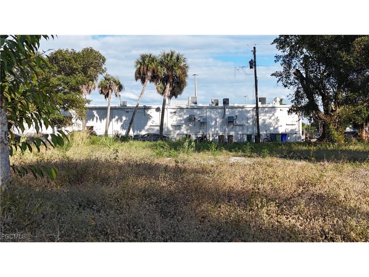 76 Alameda Avenue Fort Myers FL 33905 2026006205 image3