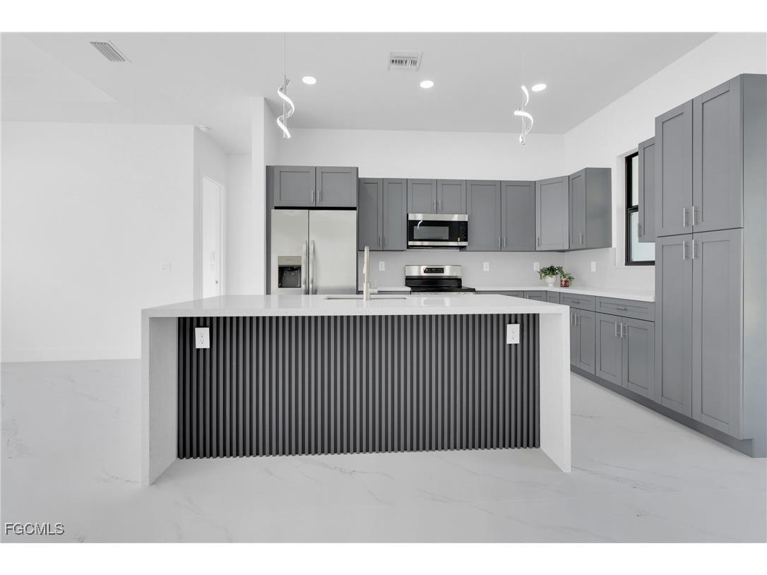 760 Fullerton Avenue S Lehigh Acres FL 33974 2025018055 image8