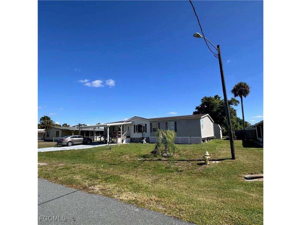 7607 Peyraud Drive North Fort Myers FL 33917 2025022572 image1