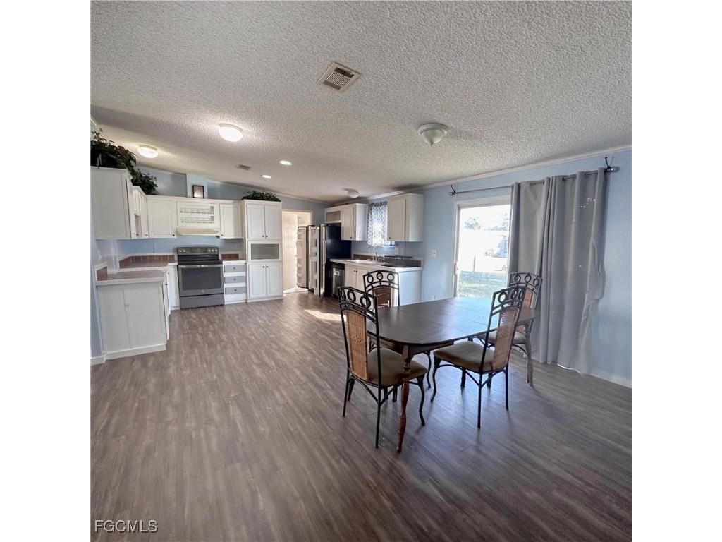 7607 Peyraud Drive North Fort Myers FL 33917 2025022572 image17