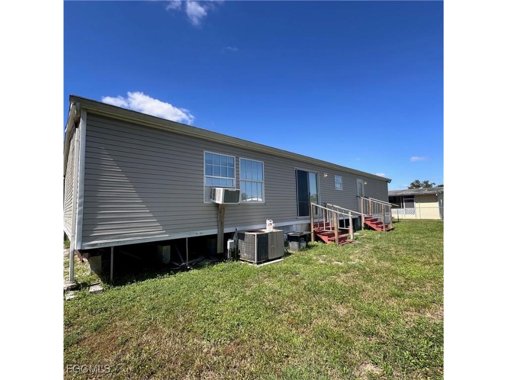 7607 Peyraud Drive North Fort Myers FL 33917 2025022572 image21