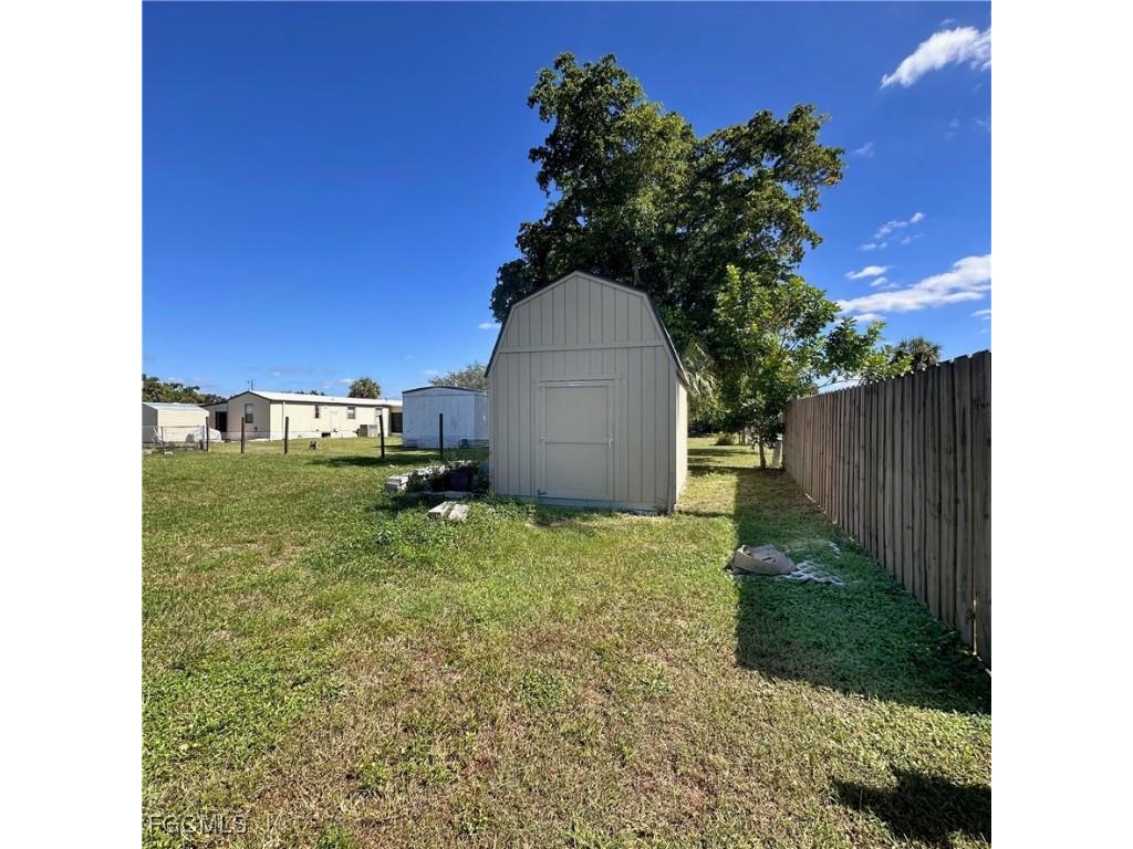 7607 Peyraud Drive North Fort Myers FL 33917 2025022572 image24