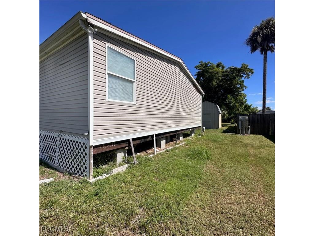 7607 Peyraud Drive North Fort Myers FL 33917 2025022572 image25
