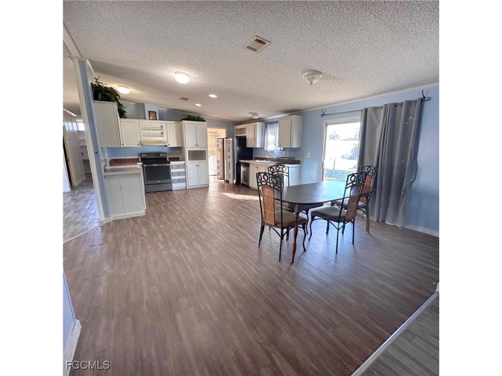 7607 Peyraud Drive North Fort Myers FL 33917 2025022572 image3