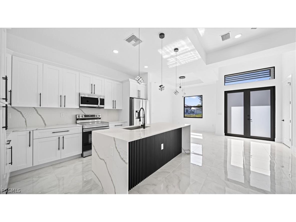 7608 8th Place Labelle FL 33935 2026008832 image10