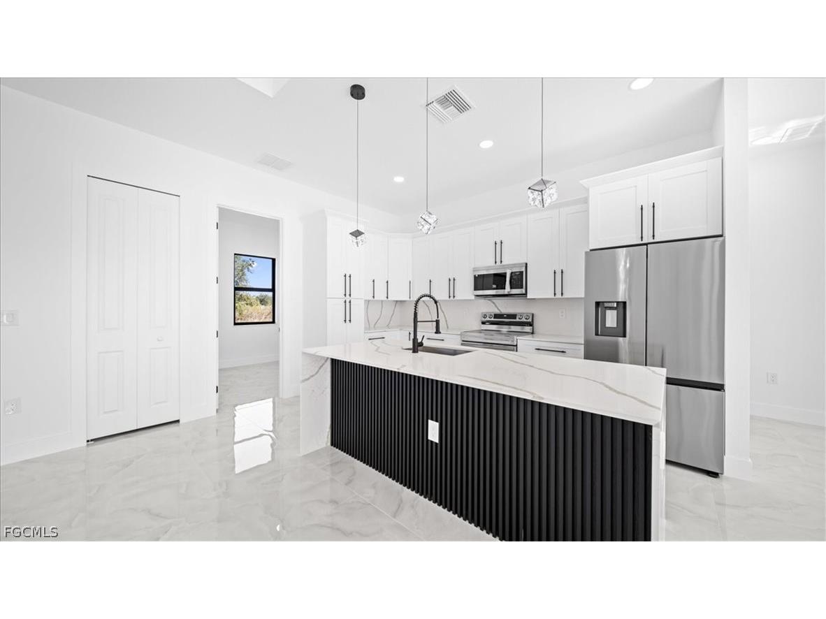 7608 8th Place Labelle FL 33935 2026008832 image9
