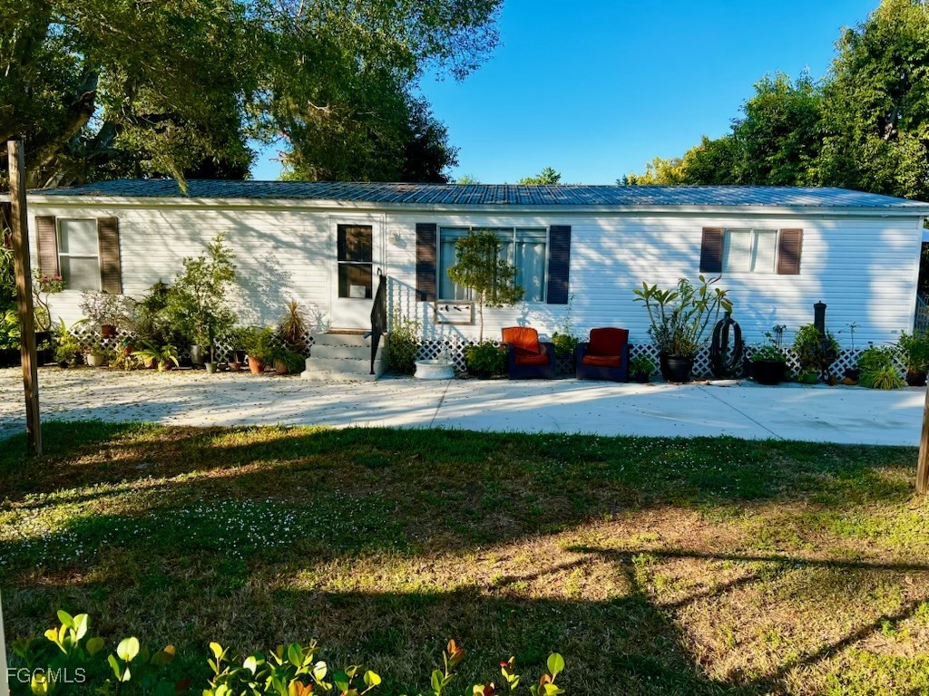 7623/7621 Breeze Drive North Fort Myers FL 33917 2025010656 image1