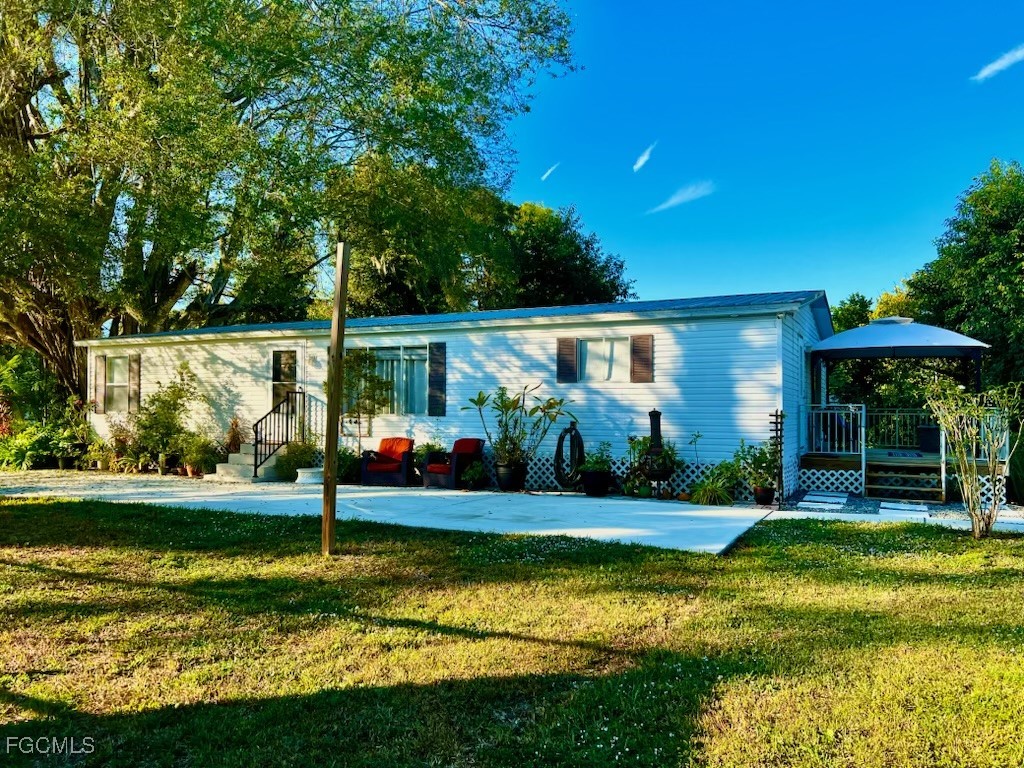 7623/7621 Breeze Drive North Fort Myers FL 33917 2025010656 image2