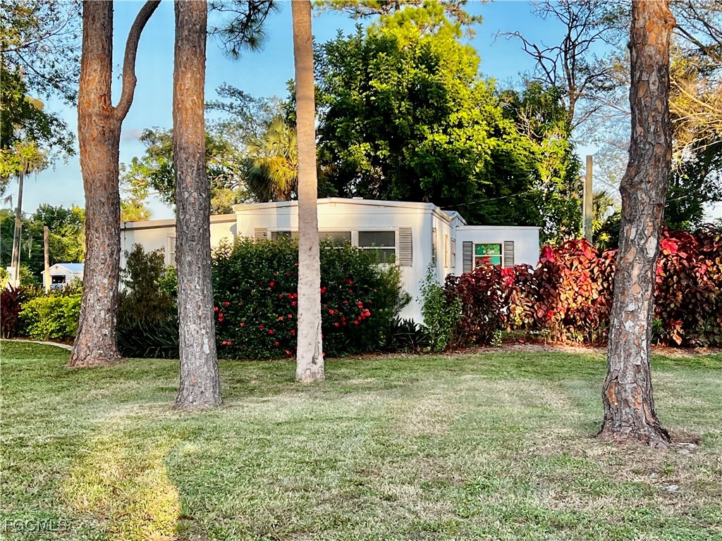 7623/7621 Breeze Drive North Fort Myers FL 33917 2025010656 image33