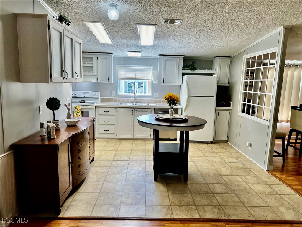 7623/7621 Breeze Drive North Fort Myers FL 33917 2025010656 image7