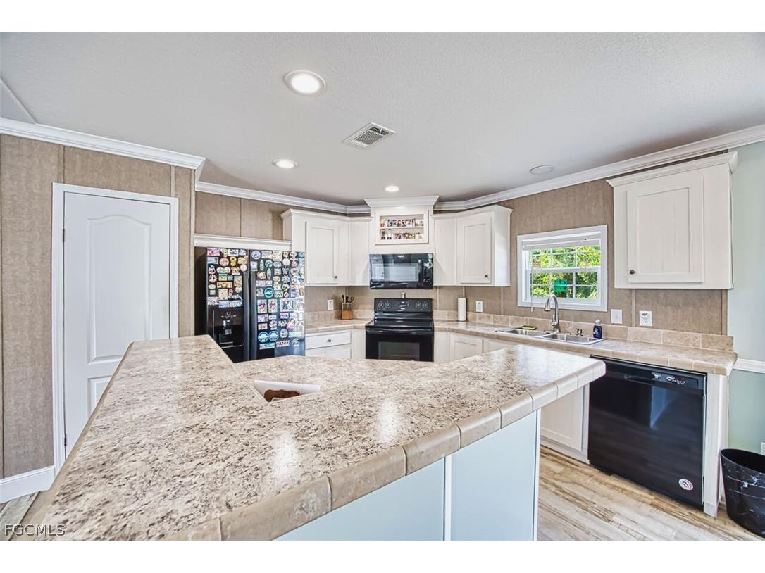 7638 Peyraud Drive North Fort Myers FL 33917 2026009668 image12