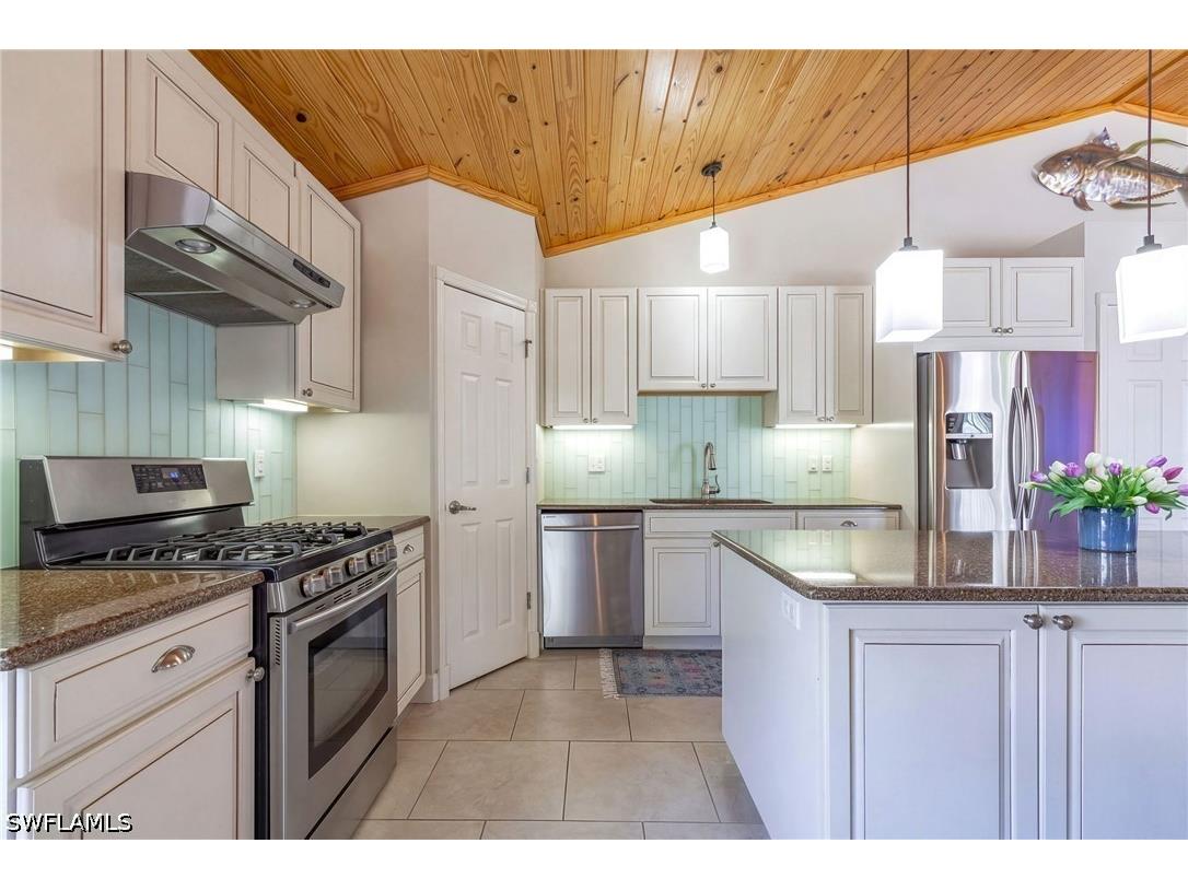 7655 Myrsine Circle Bokeelia FL 33922 226014250 image20