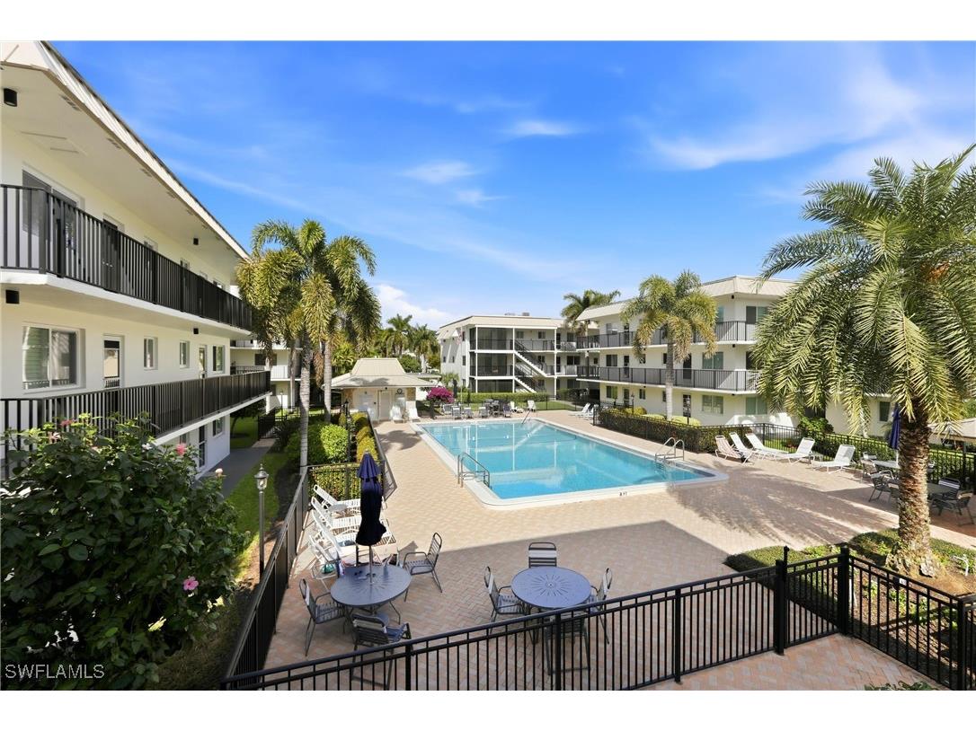 766 Central Ave. #113 Naples FL 34102 226000425 image1