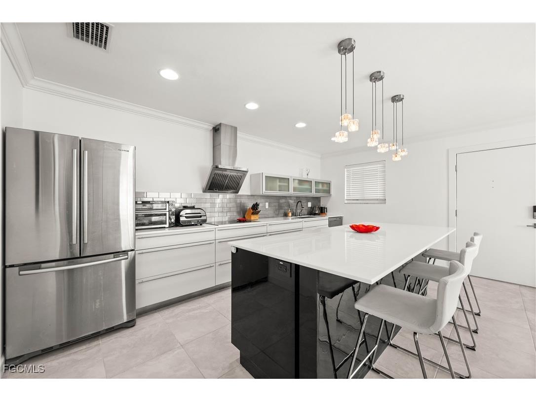766 Central Avenue #301 Naples FL 34102 2026005785 image1