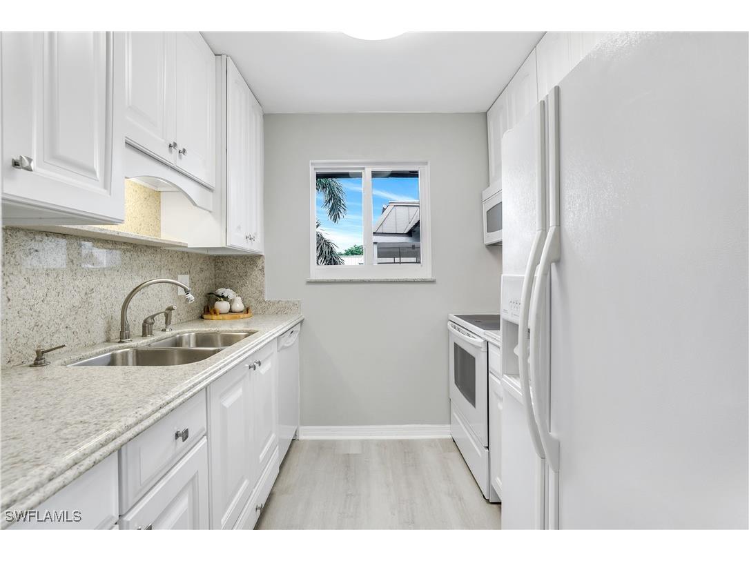 766 Central Avenue #313 Naples FL 34102 225073487 image9