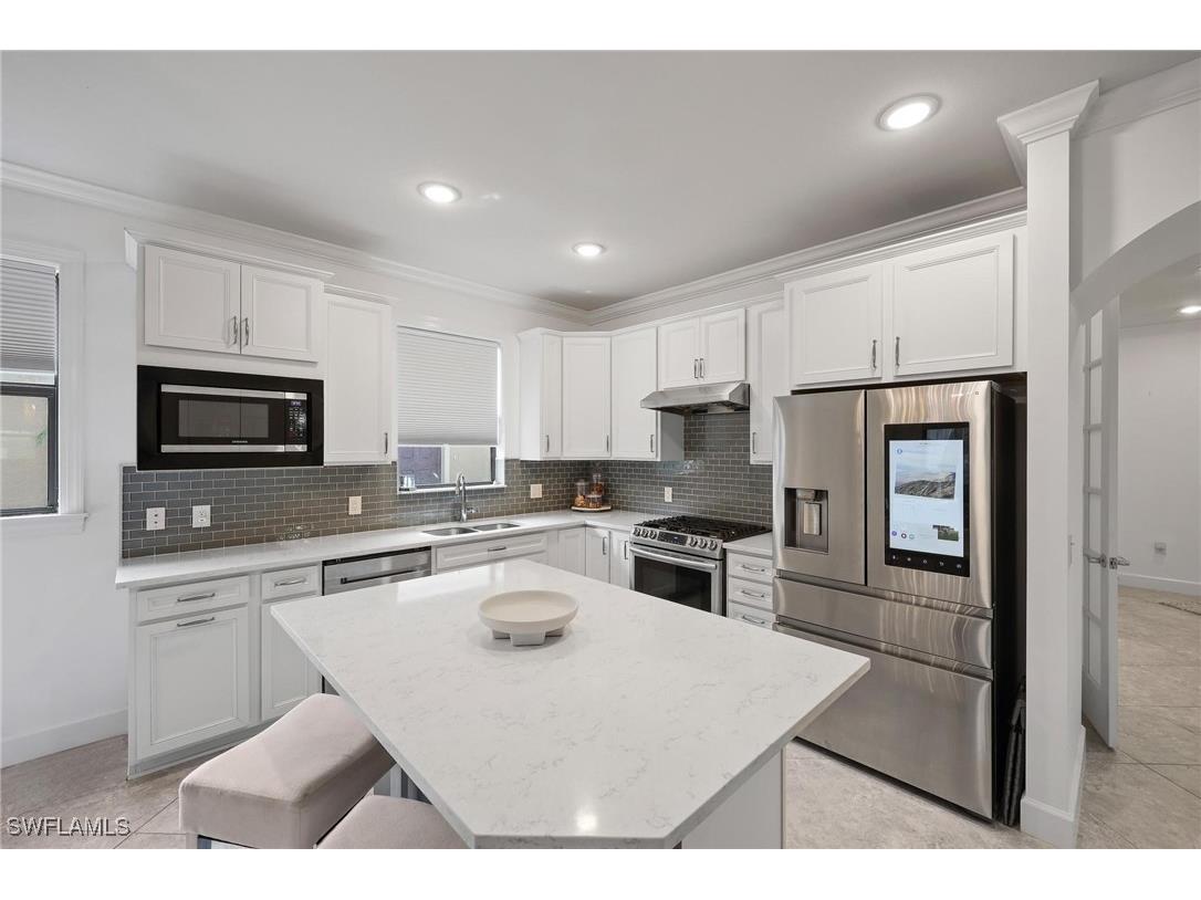 7670 Jacaranda Lane Naples FL 34114 225068781 image3