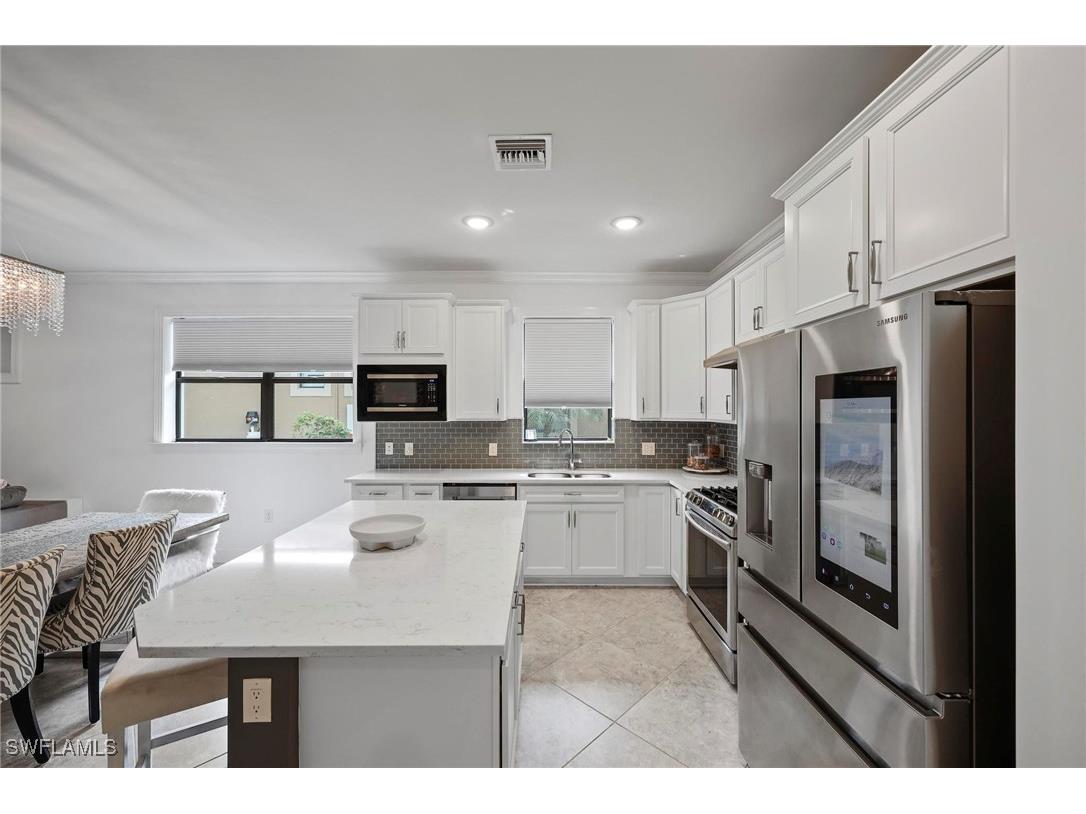 7670 Jacaranda Lane Naples FL 34114 225068781 image4