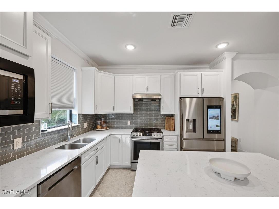 7670 Jacaranda Lane Naples FL 34114 225068781 image5