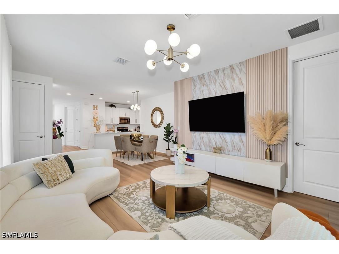 7689 Bristol Circle Naples FL 34120 226024853 image1