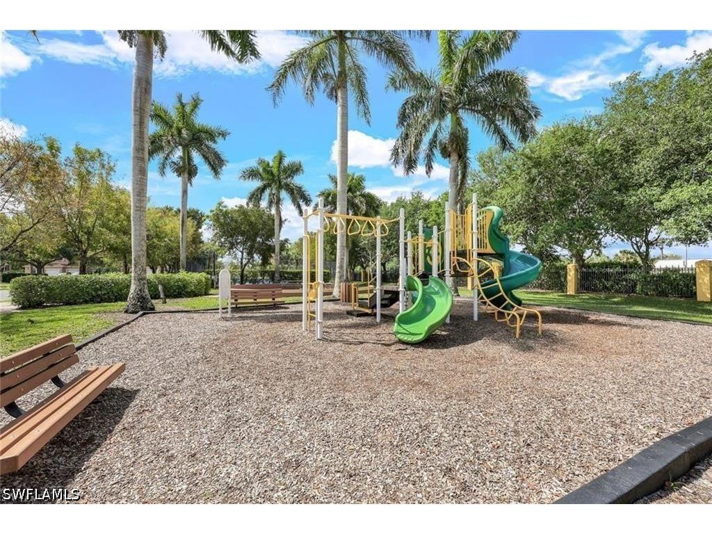 7689 Bristol Circle Naples FL 34120 226024853 image17