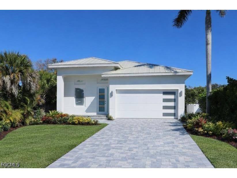 769 95th Avenue N Naples FL 34108 2026013399 image1