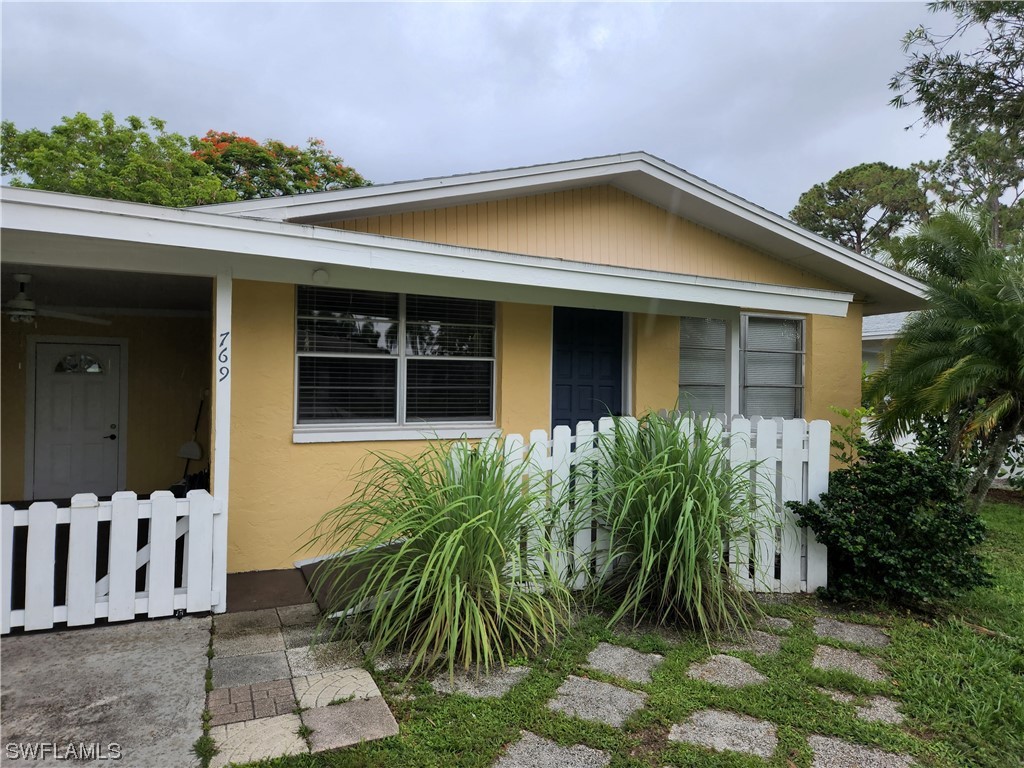 769 95th Avenue N Naples FL 34108 223064055 image1