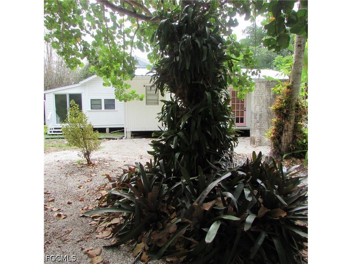 7697 Beach Daisy Lane Bokeelia FL 33922 2026025373 image2