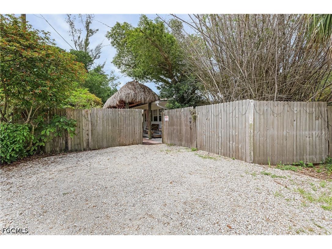 7697 Beach Daisy Lane Bokeelia FL 33922 2026025373 image27