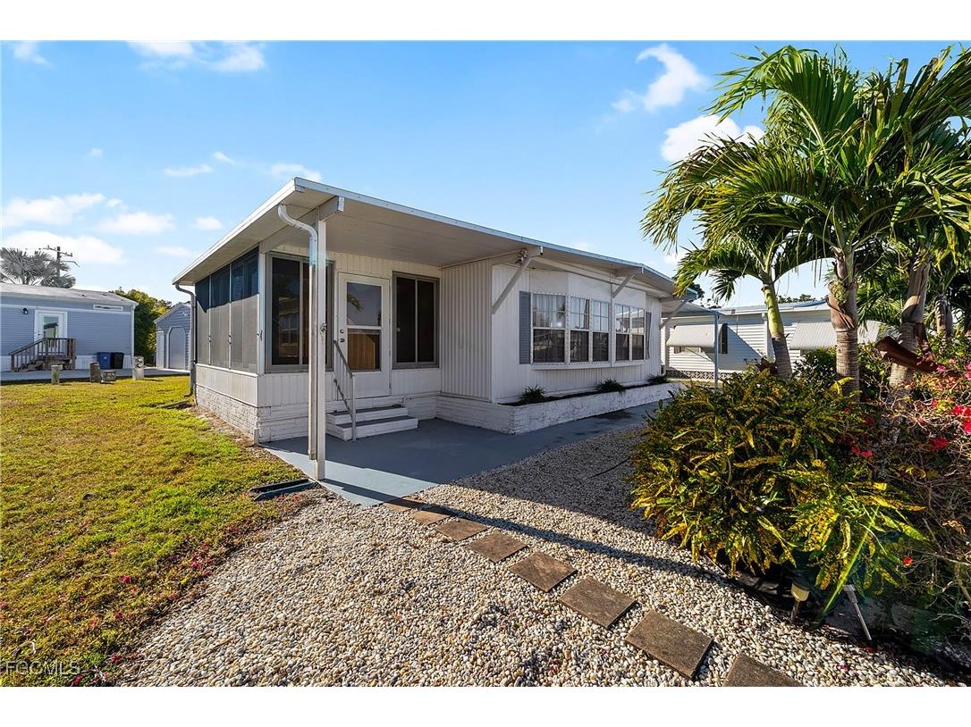 77 Snead Drive North Fort Myers FL 33903 2025006954 image15