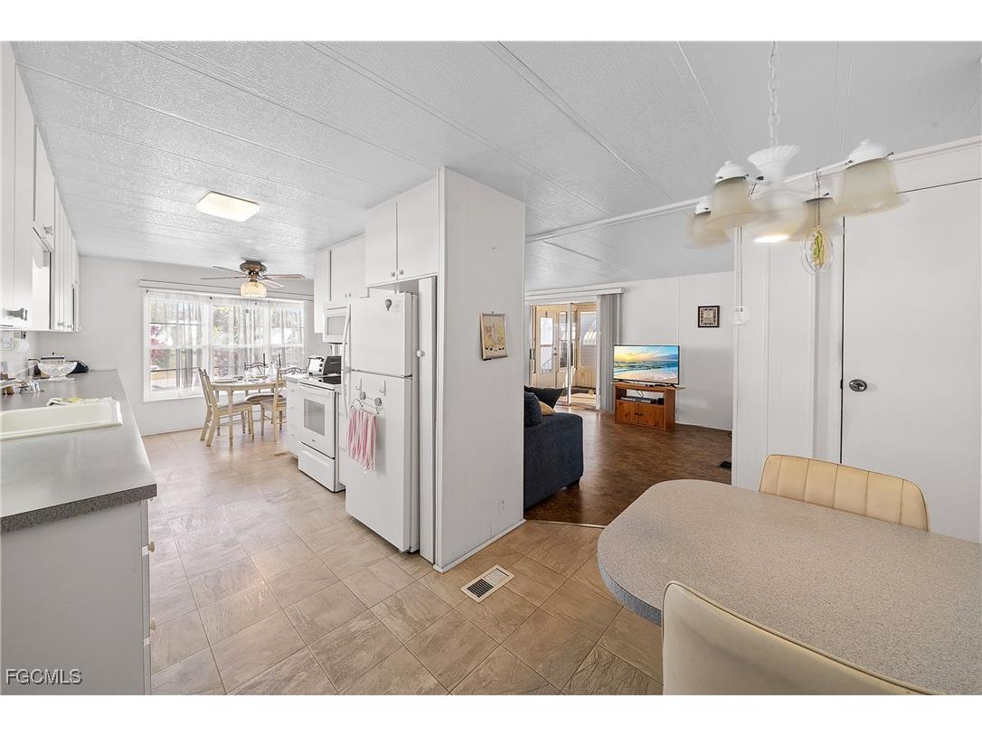 77 Snead Drive North Fort Myers FL 33903 2025006954 image4