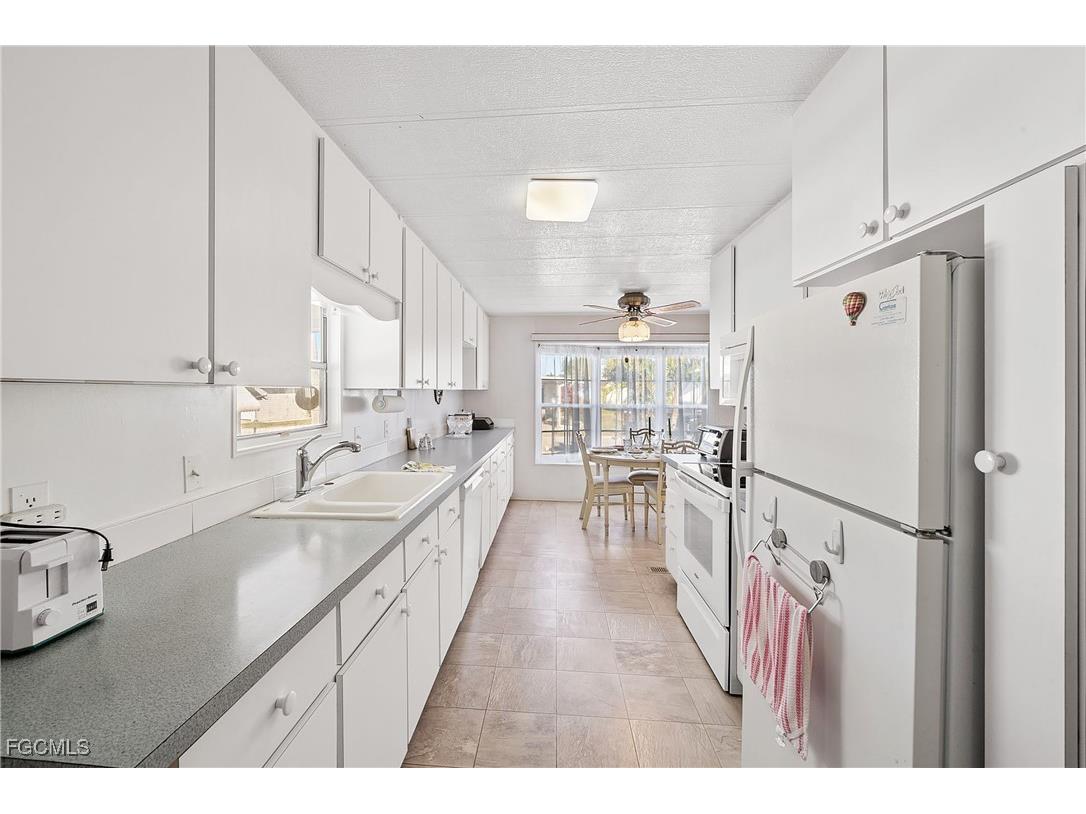 77 Snead Drive North Fort Myers FL 33903 2025006954 image5