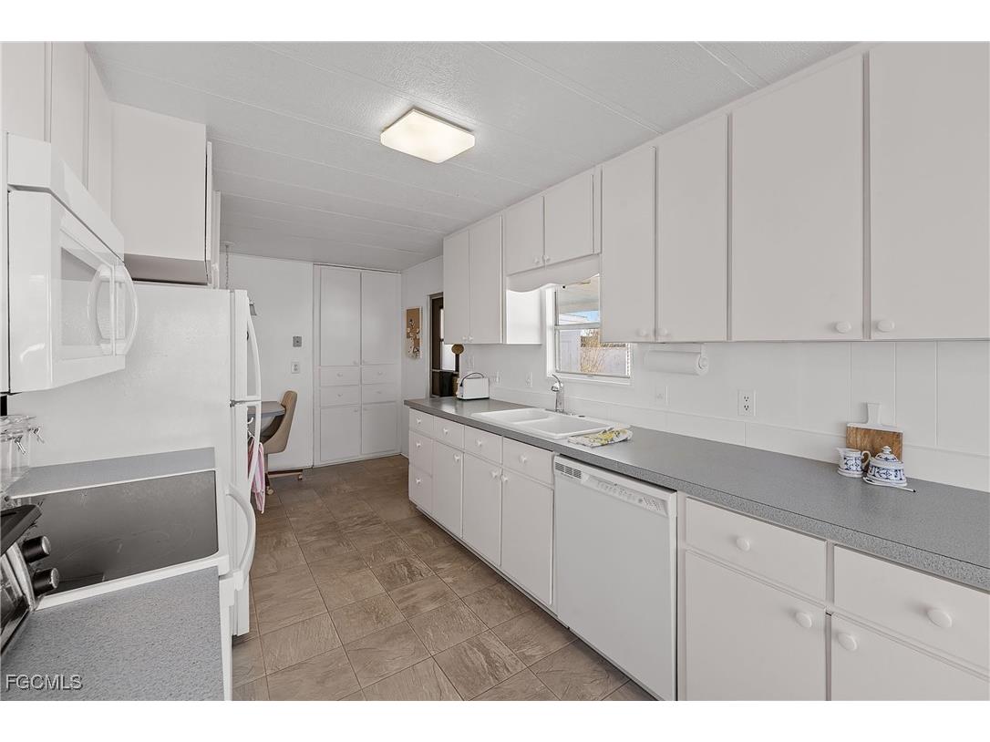 77 Snead Drive North Fort Myers FL 33903 2025006954 image6