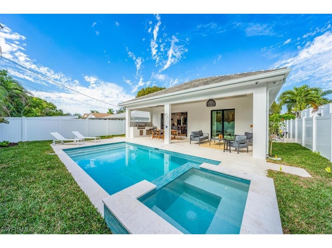 770 97th Avenue N Naples FL 34108 223092857 image1