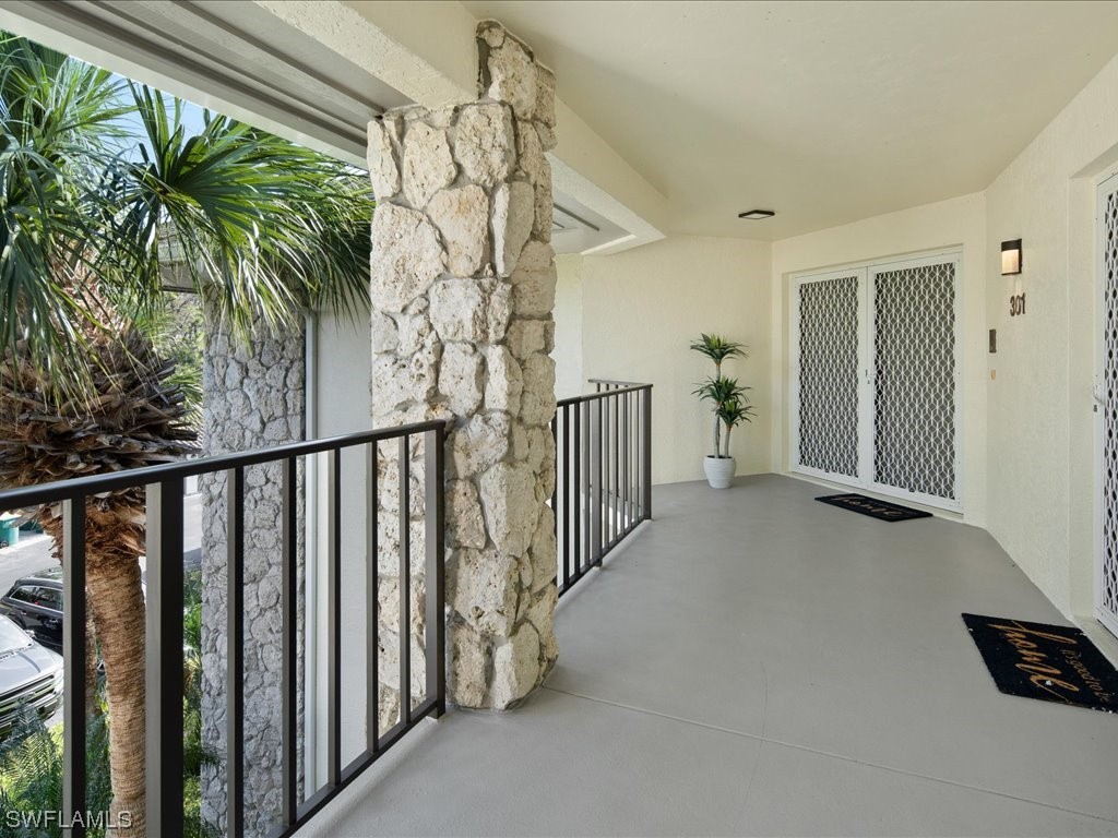 770 Eagle Creek Drive #301 Naples FL 34113 224015569 image1