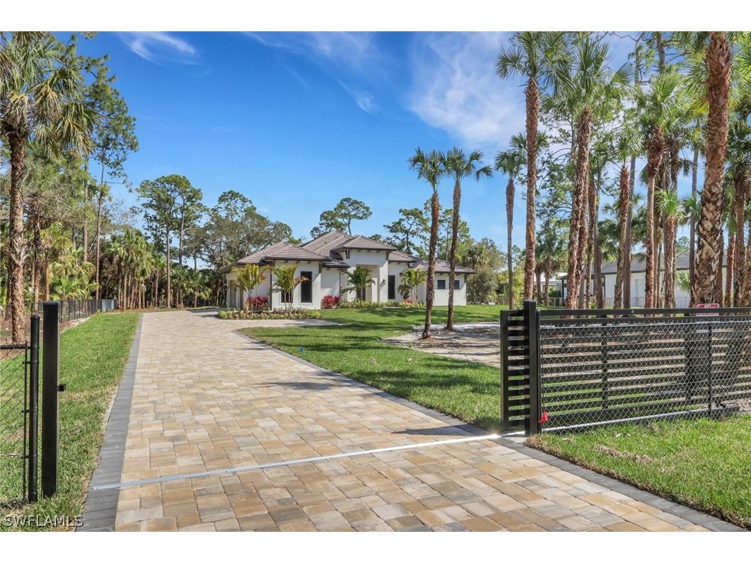 772 11th Street NW Naples FL 34120 226001382 image1