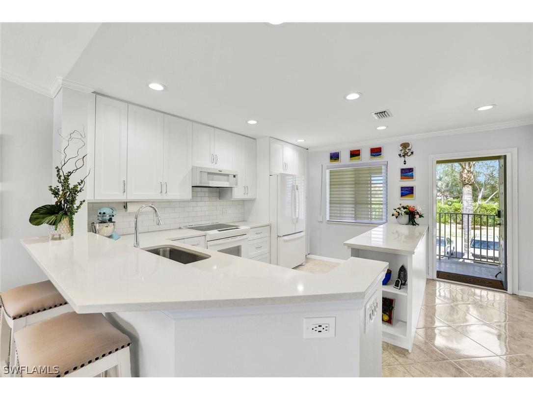 7742 Emerald Circle #V203 Naples FL 34109 226006103 image1