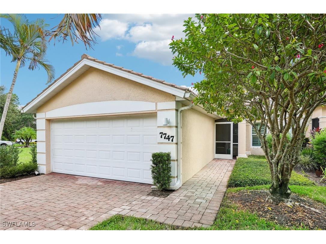 7747 Berkshire Pines Drive Naples FL 34104 224077392 image1