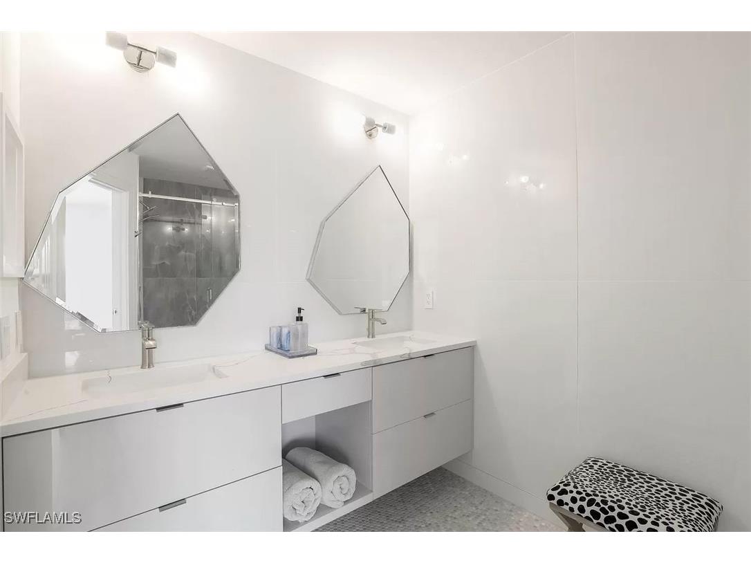 775 Hampton Circle #133 Naples FL 34105 226002729 image12