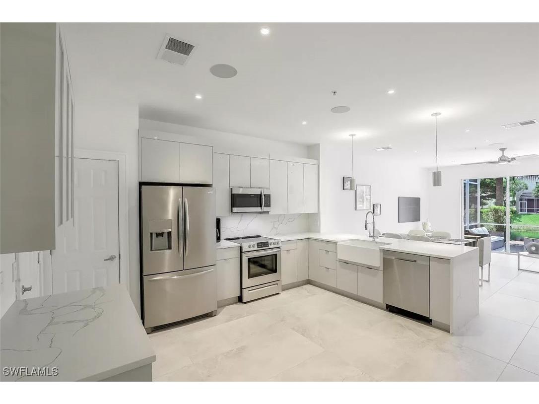 775 Hampton Circle #133 Naples FL 34105 226002729 image5