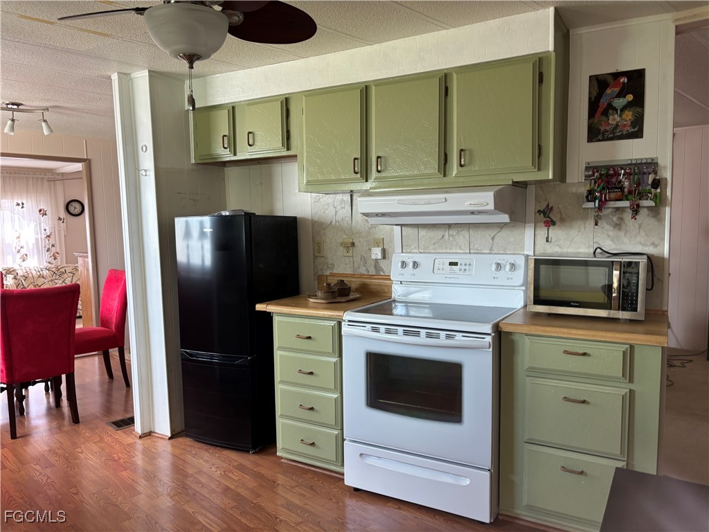 775 Knotty Pine Circle North Fort Myers FL 33917 2025013256 image5