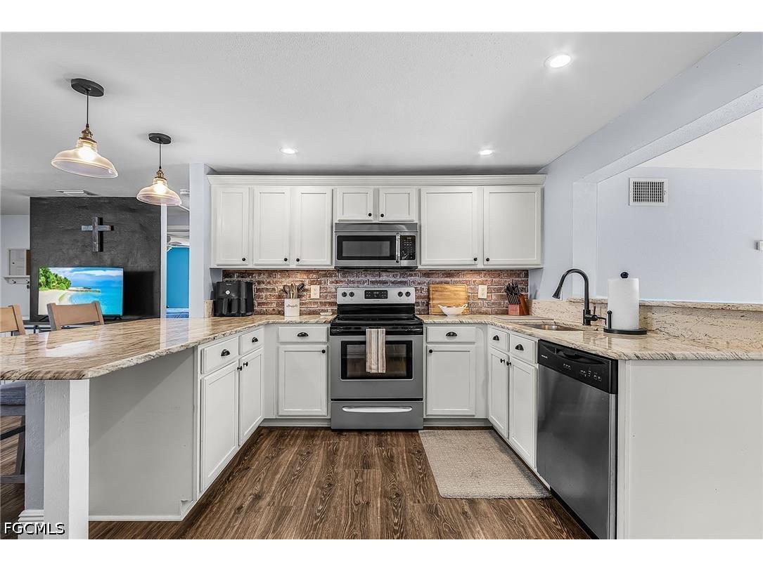 776 Entrada Drive S Fort Myers FL 33919 2026021464 image2