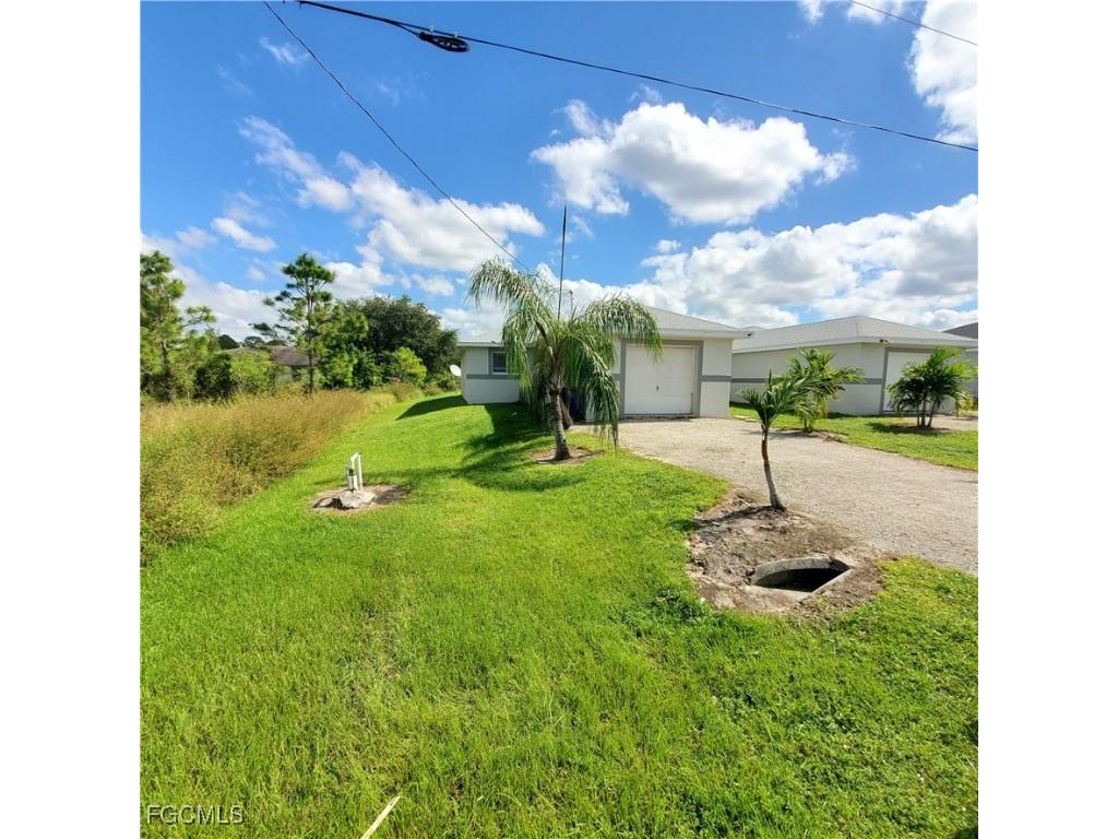 777 Bedford Drive Lehigh Acres FL 33974 2025020429 image2